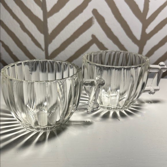 Vintage Elegant Clear Glass Teacups Set - Picture 3 of 3